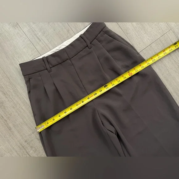 Aritzia Wilfred High‑Rise Crepette Carrot Pant in Dark Grey Size 6 - Picture 9 of 10